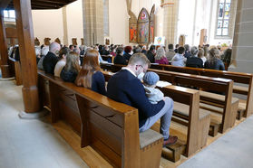 Feier der 1. Heiligen Kommunion in Sankt Crescentius (Foto: Karl-Franz Thiede)